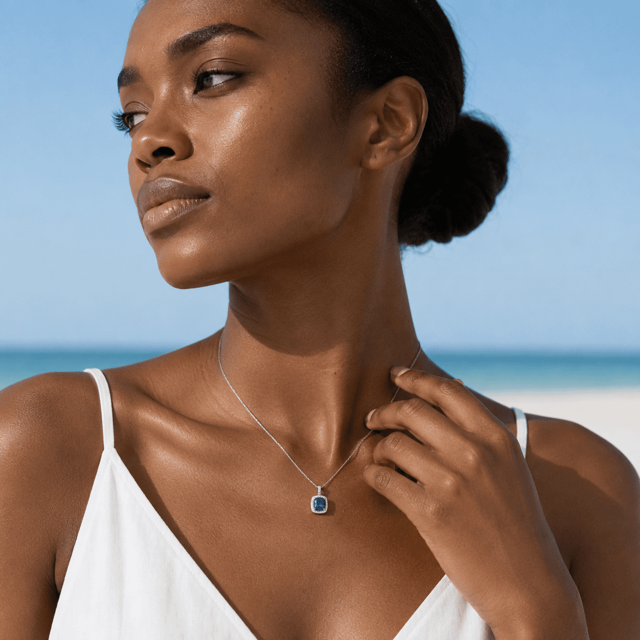 Collier Capri — saphir de synthèse taille coussin